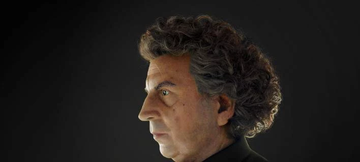 Το εντυπωσιακό κέρινο ομοίωμα του Μίκη Θεοδωράκη – Τι λέει ο δημιουργός του